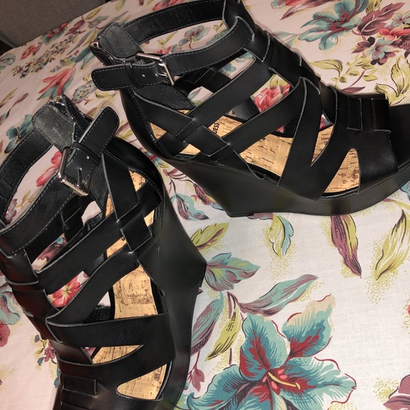 GUESS platform heels - Picture 5 of 8